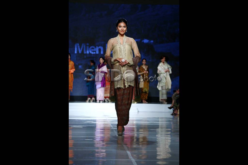 Kebaya Buka Gelaran...