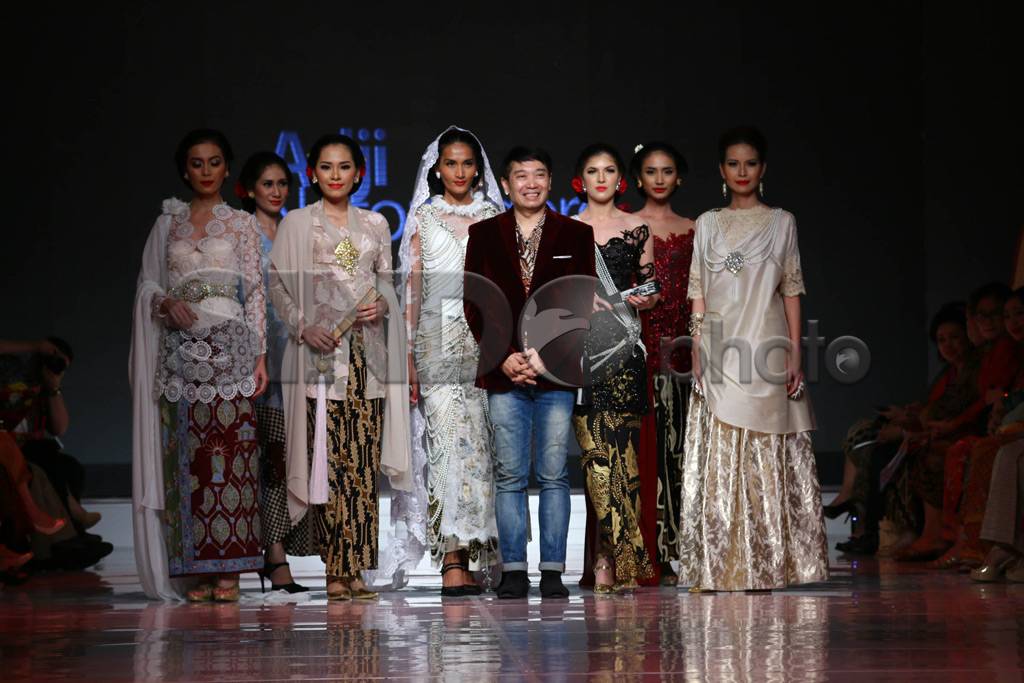 Kebaya Buka Gelaran...