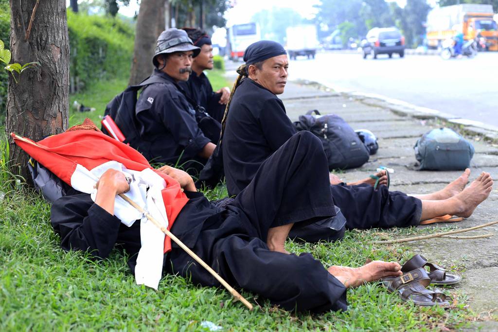 Warga Jatigede Jalan...