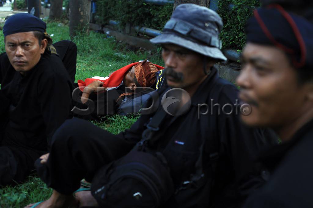 Warga Jatigede Jalan...