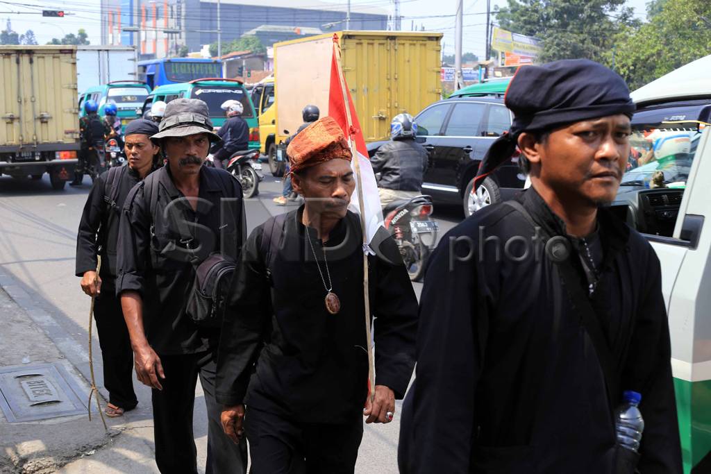 Warga Jatigede Jalan...