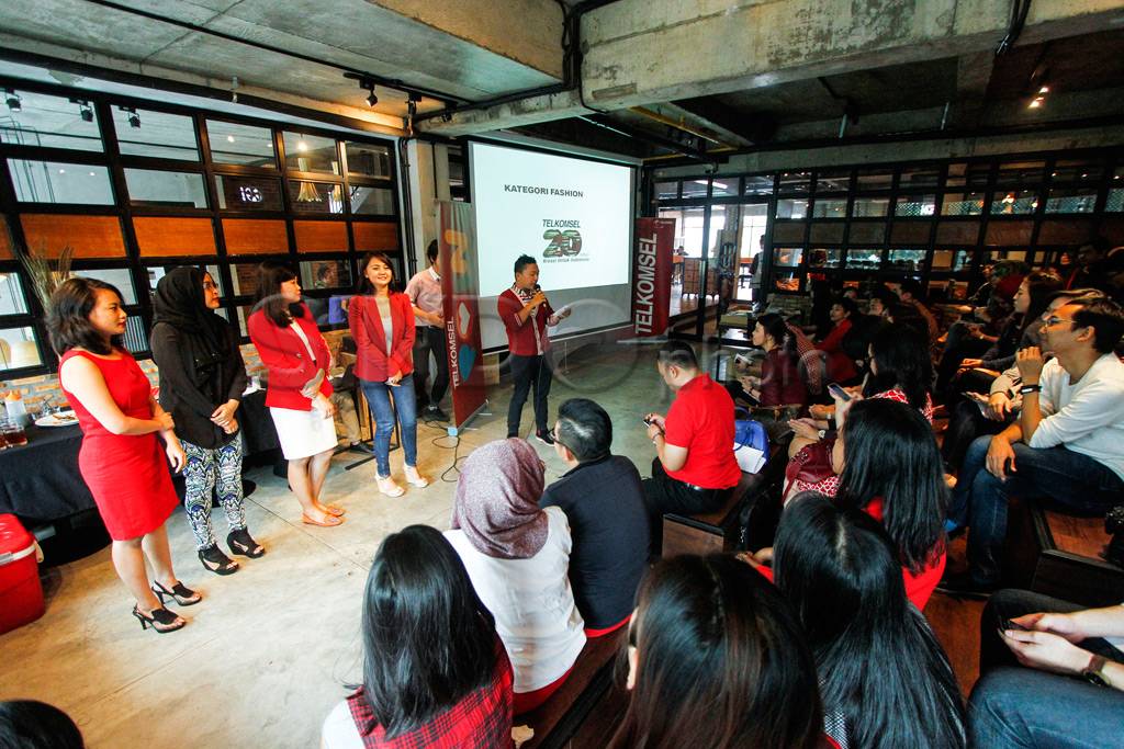 MNC Shop dan Telkomsel...