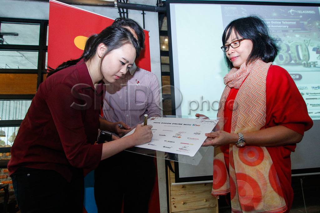 MNC Shop dan Telkomsel...