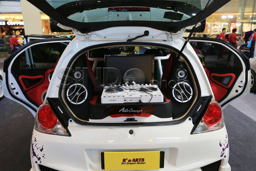 Modifikasi Honda Jazz...