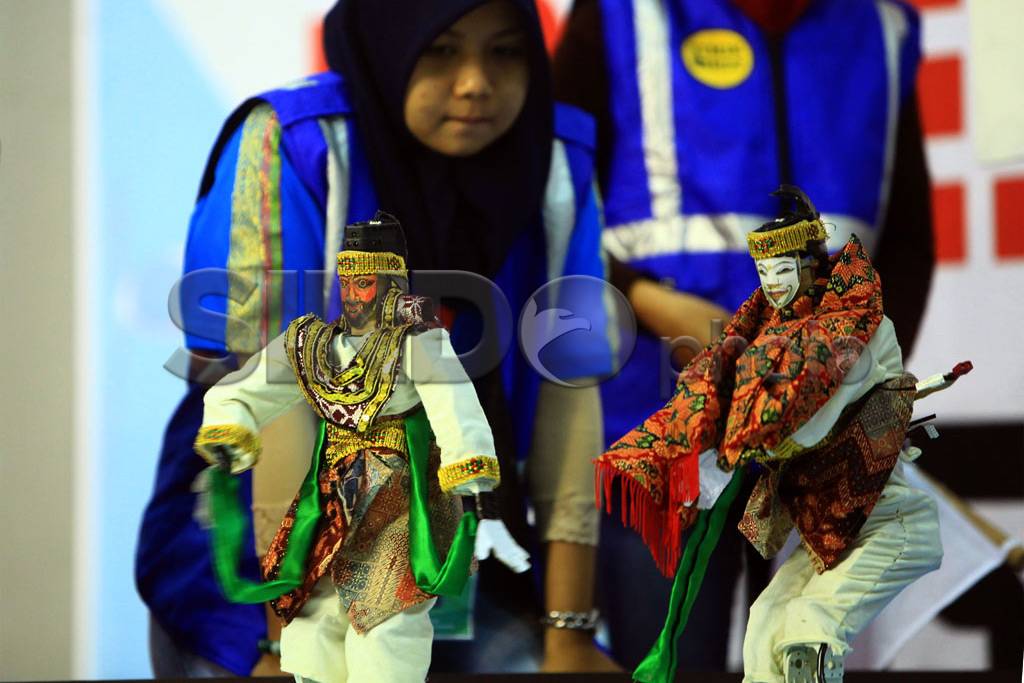 Robot Beradu Ketangkasan...