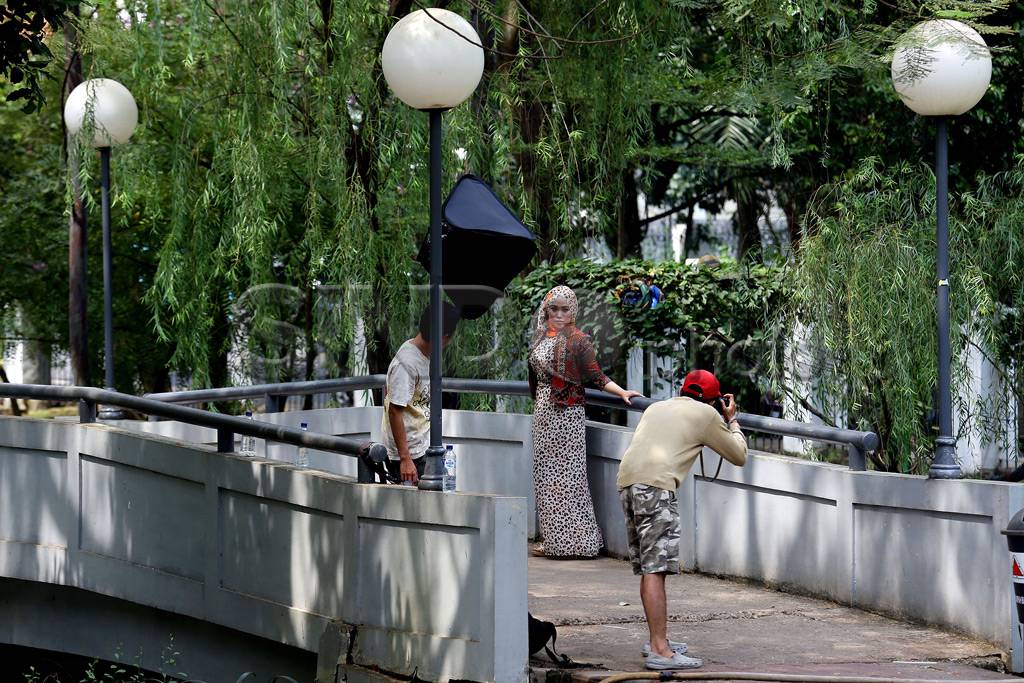 Menikmati Sejuknya Taman...
