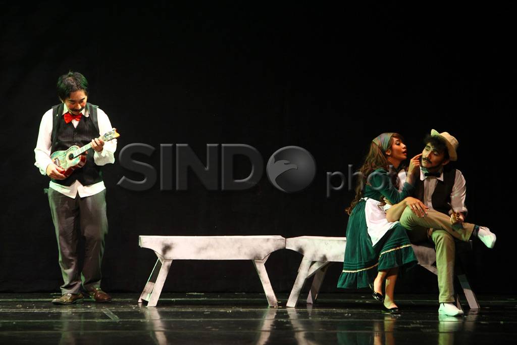 Teater Katak Pentaskan...