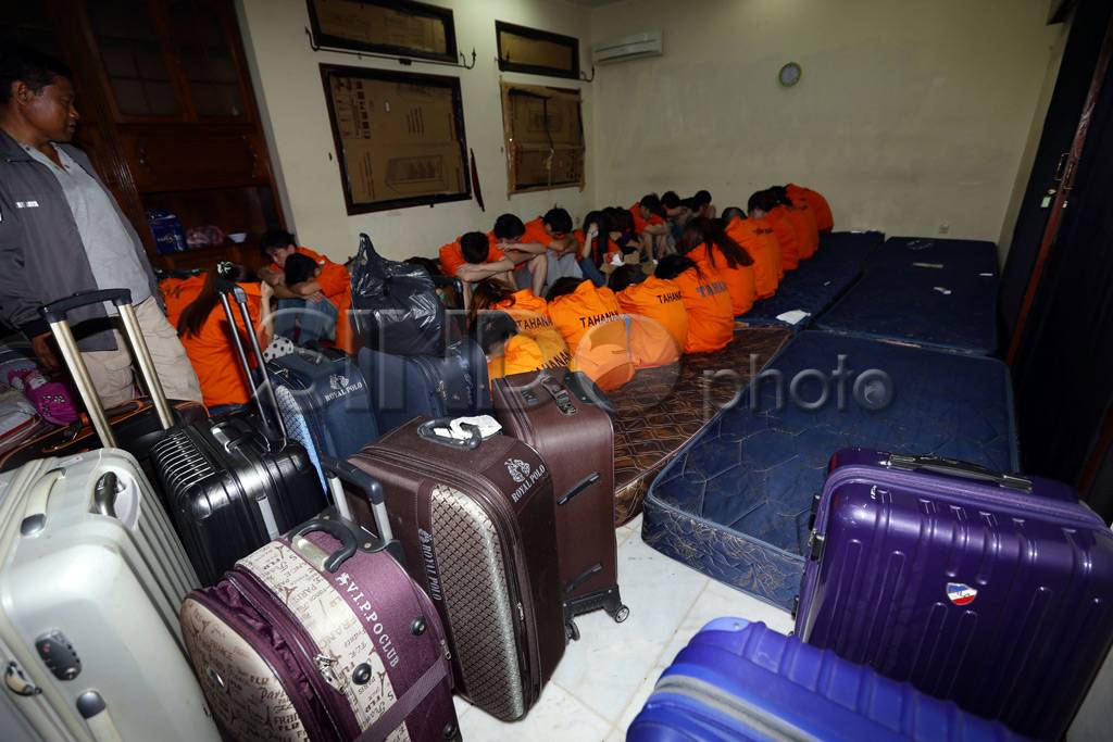 Polisi Amankan 31 WNA...
