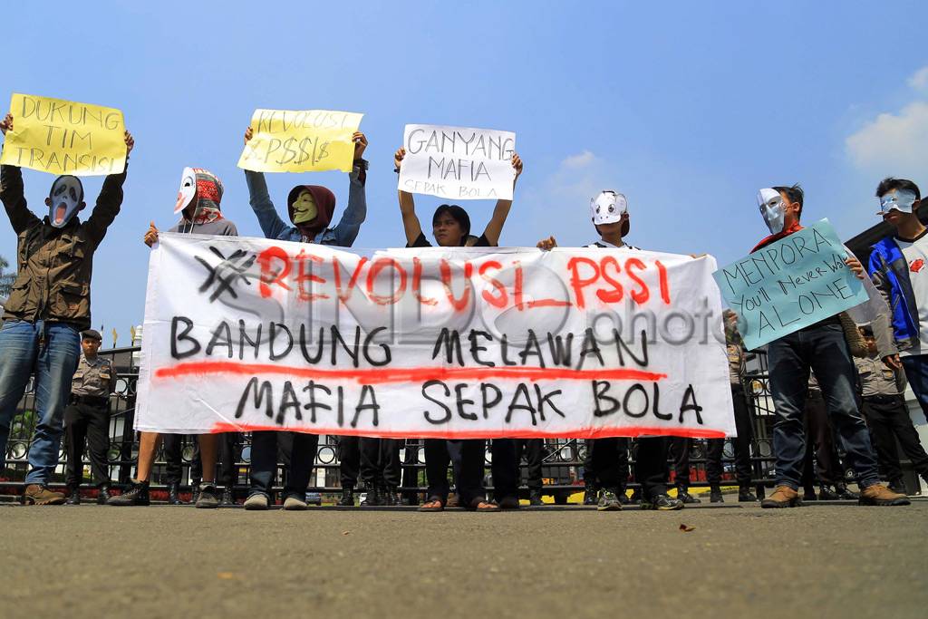 Bongkar Mafia Sepak...