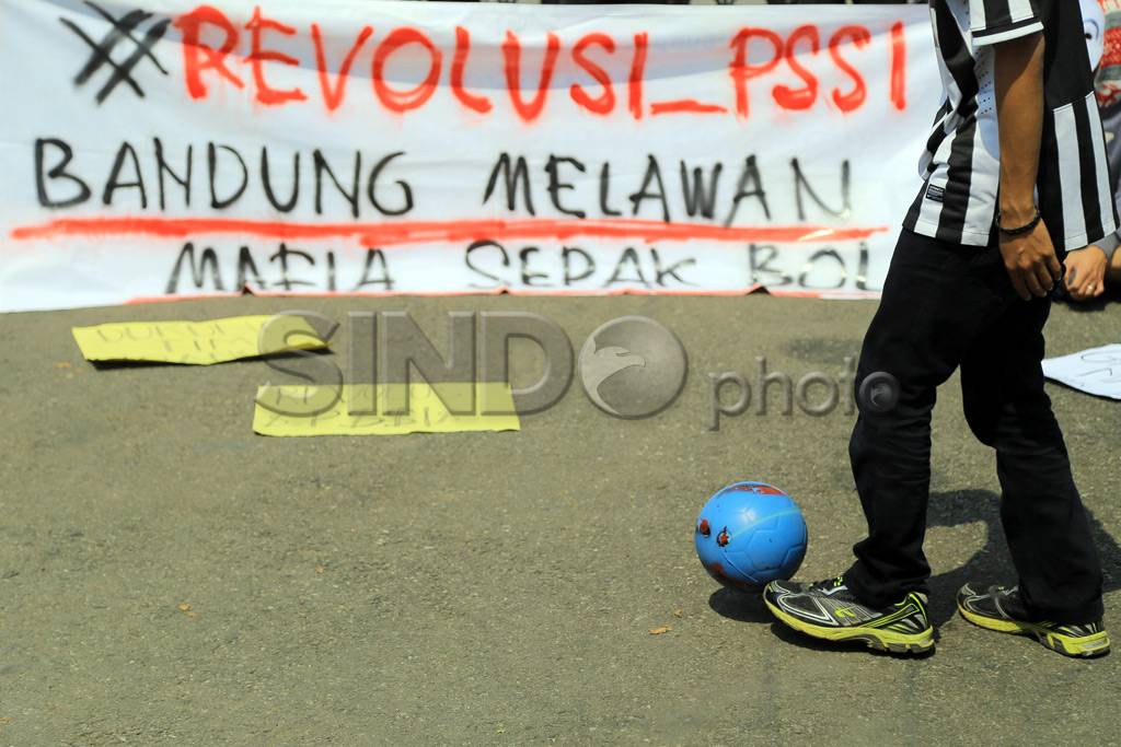 Bongkar Mafia Sepak...