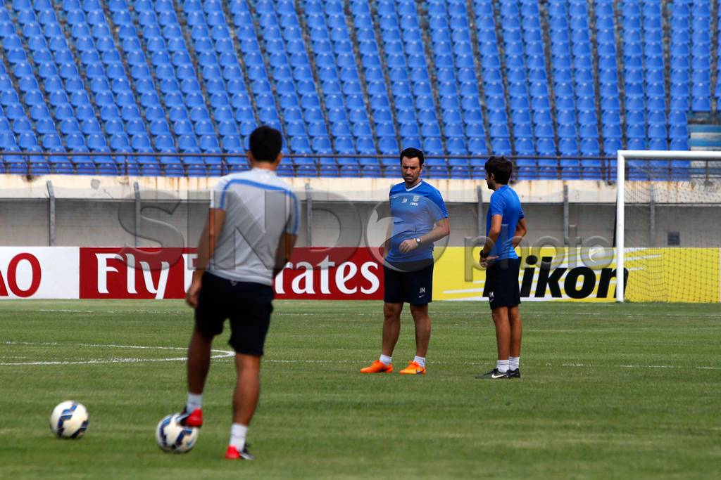 Mengintip Latihan Musuh...