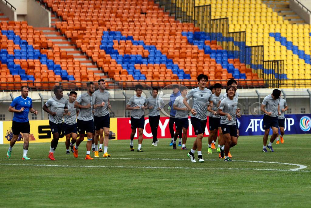 Mengintip Latihan Musuh...