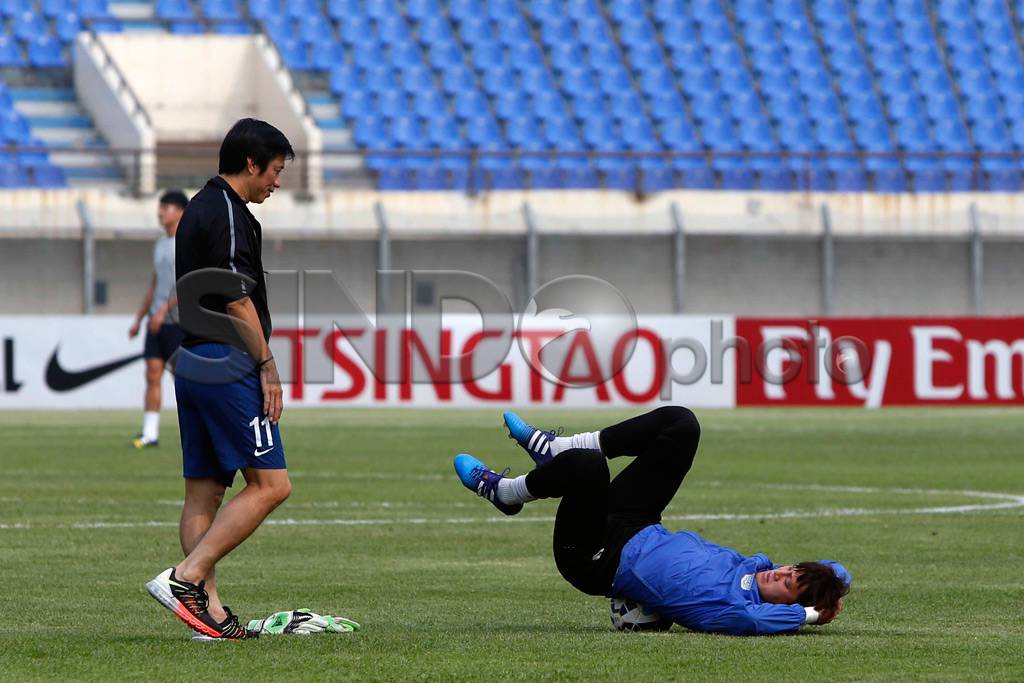 Mengintip Latihan Musuh...