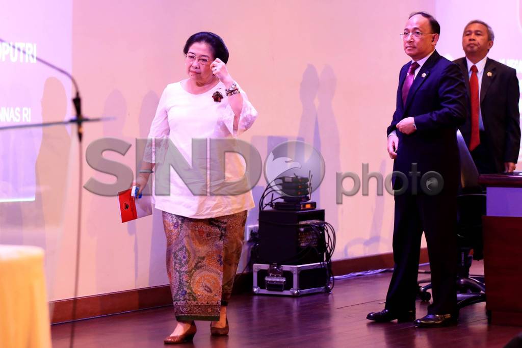Megawati Berikan Kuliah...