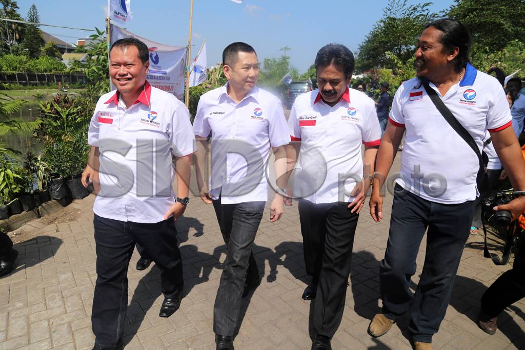 HT Tebar Ribuan Benih...