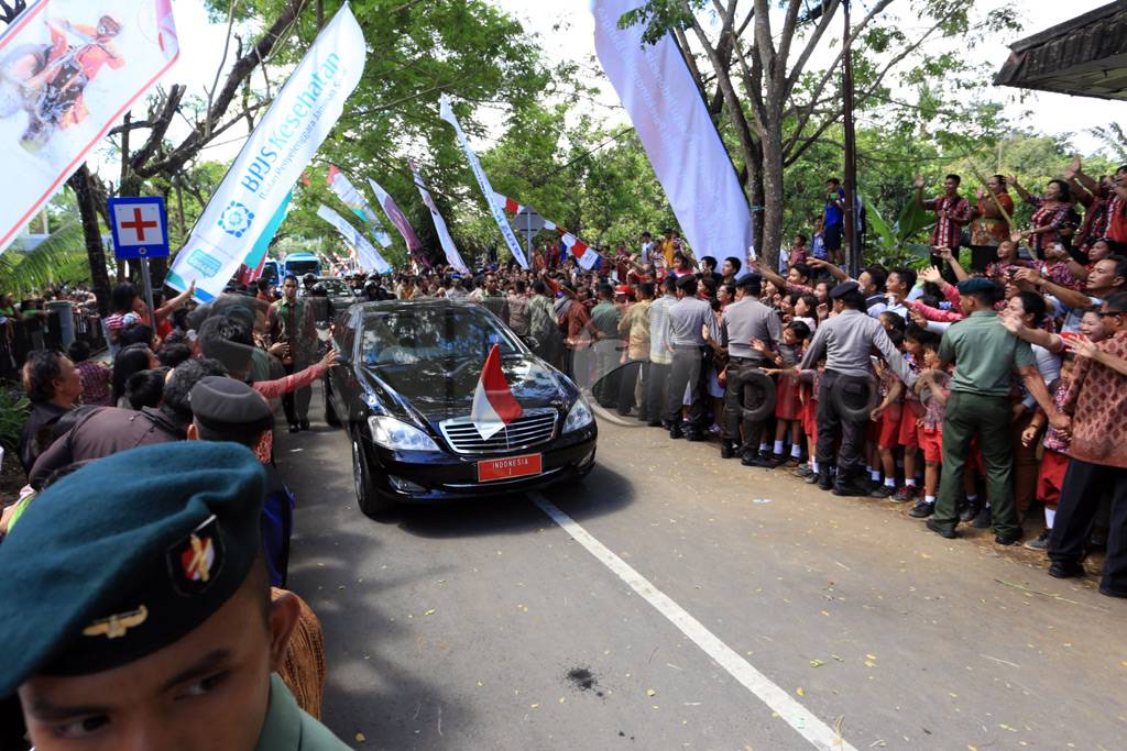 Presiden Jokowi Bagikan...