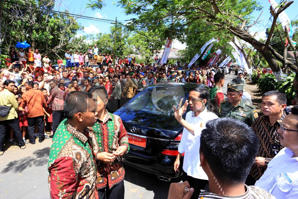 Presiden Jokowi Bagikan...