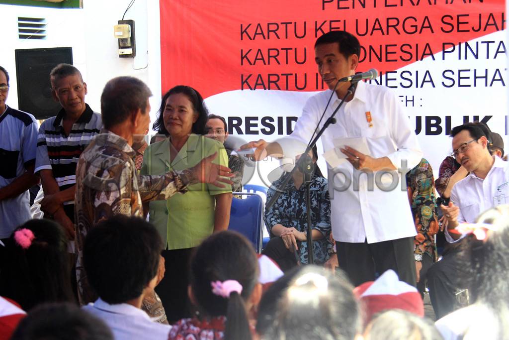Presiden Jokowi Bagikan...