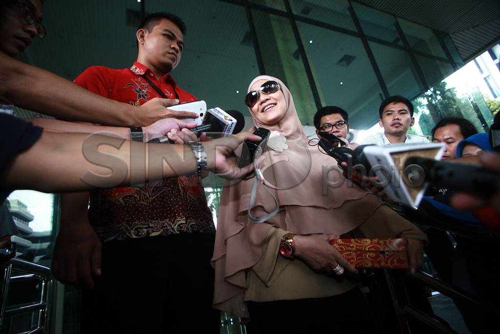 Aktris Mediana Hutomo...