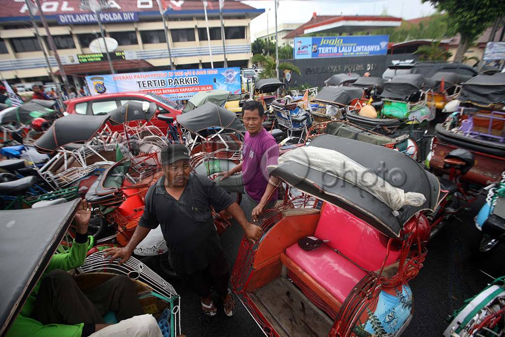 Ratusan Bentor Datangi...