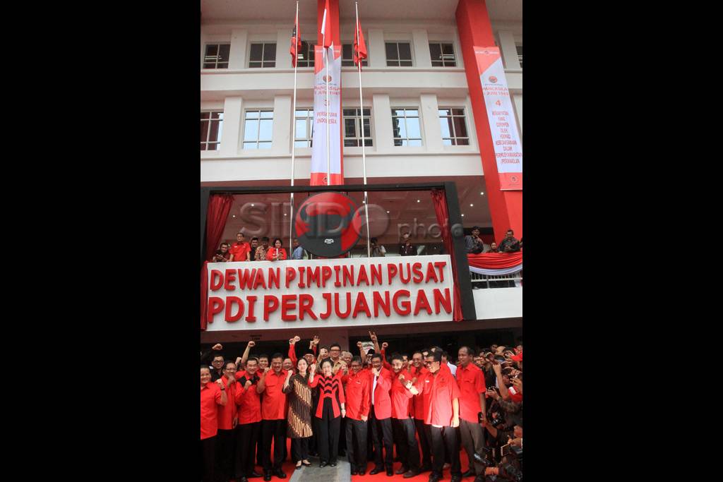 Megawati Resmikan Kantor...