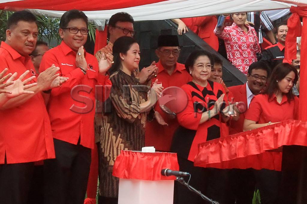 Megawati Resmikan Kantor...
