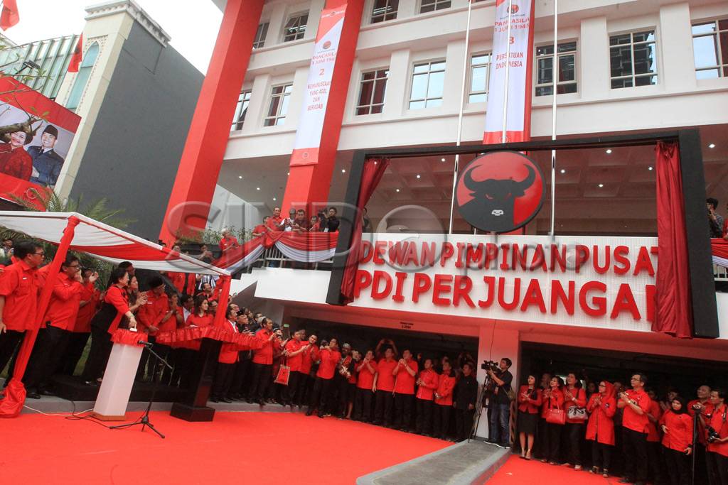 Megawati Resmikan Kantor...