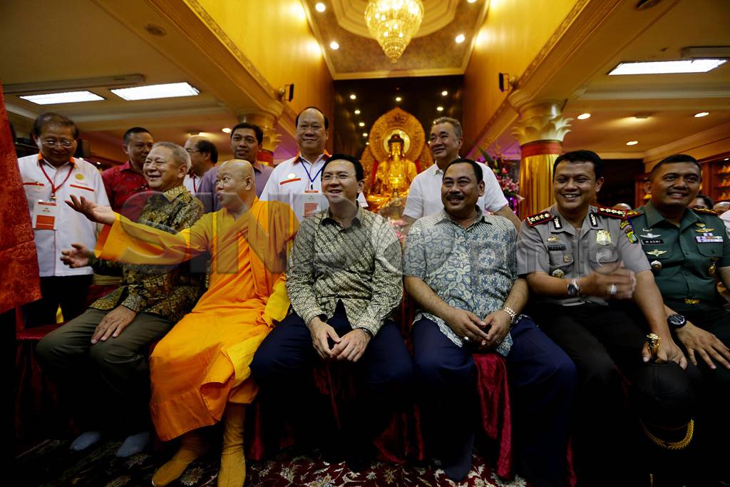 Ahok Kunjungi Vihara...