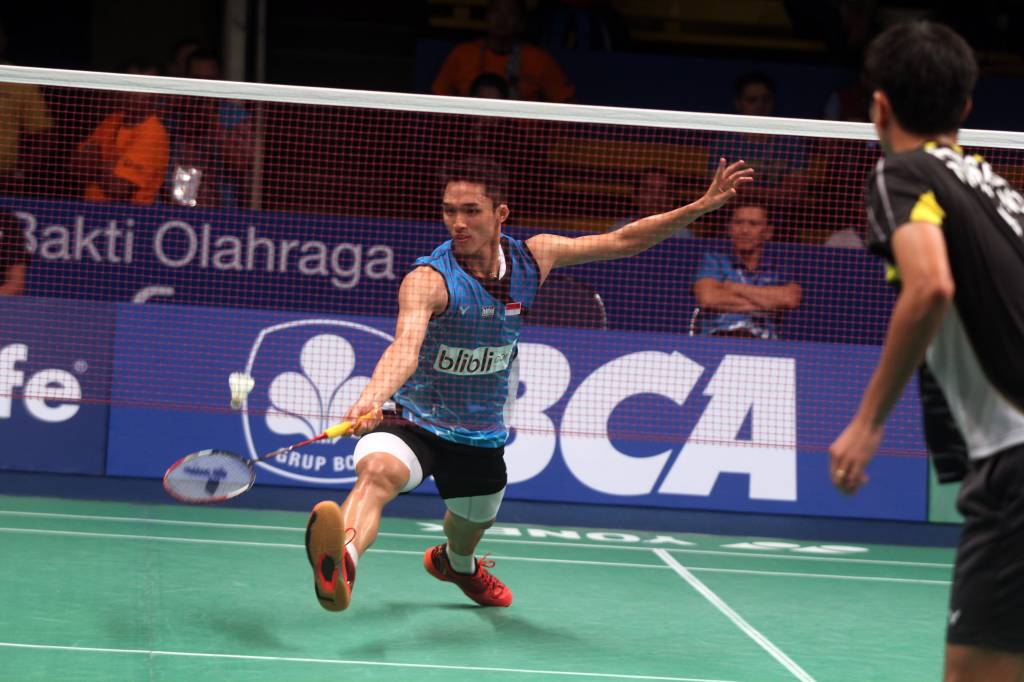 Christie Jonatan Tundukkan...