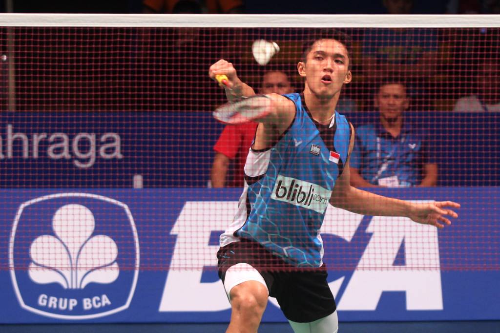 Christie Jonatan Tundukkan...