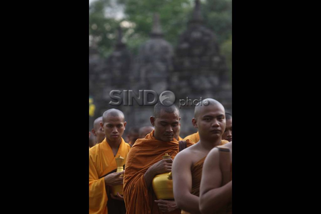 Perayaan Waisak di Candi...