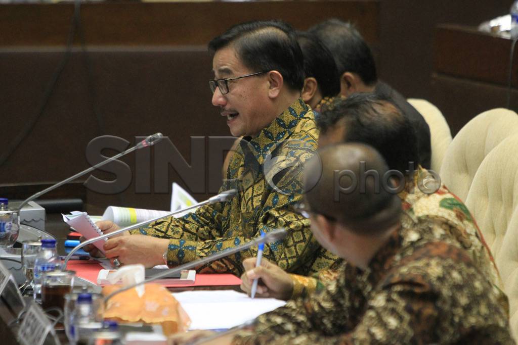 Raker Komisi II dengan...