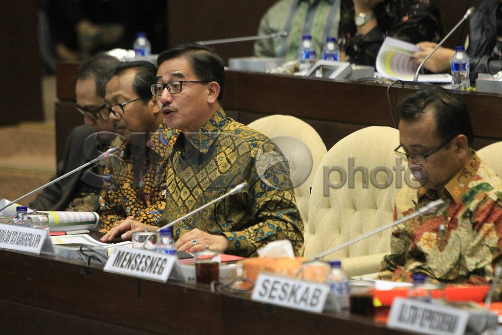 Raker Komisi II dengan...