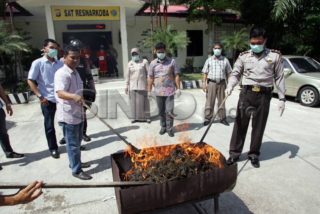 Polresta Barelang Musnahkan...
