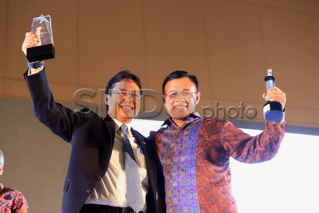 Bank Mandiri dan BNI...