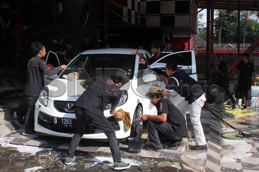 Ladies Carwash Meriahkan...