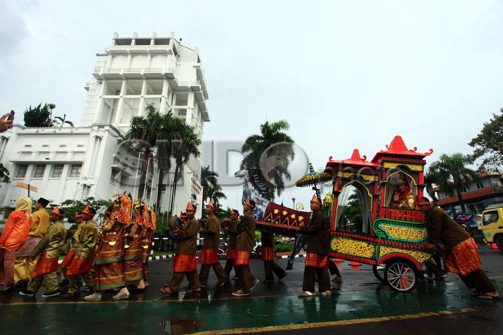 Pawai Budaya HUT Kota...