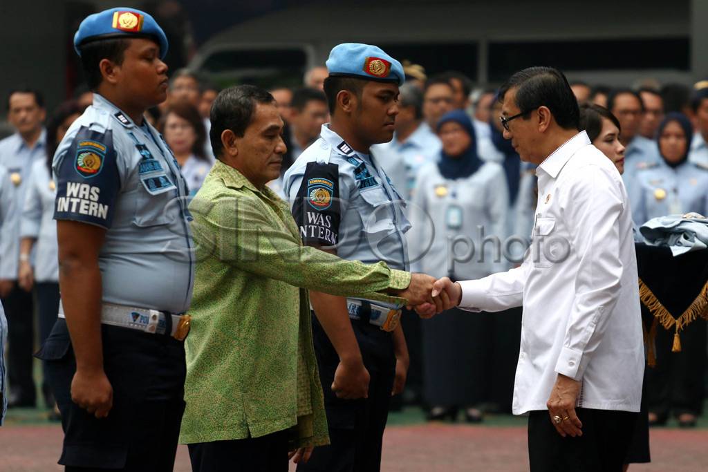 Menkumham Copot Sipir...