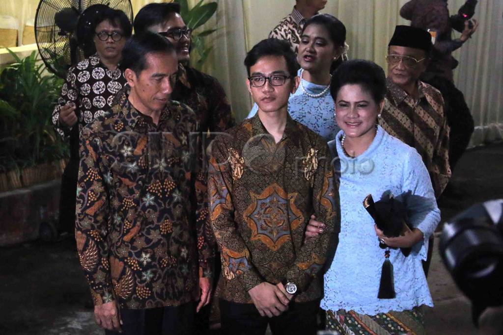 Prosesi Tembungan, Keluarga...