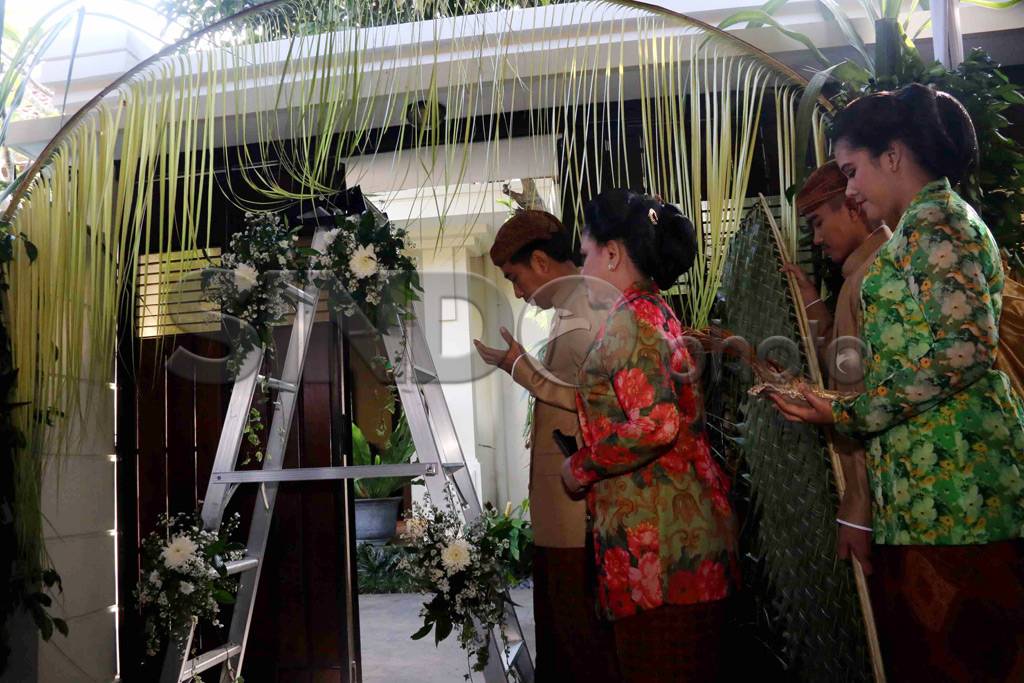 Presiden Jokowi Pasang...
