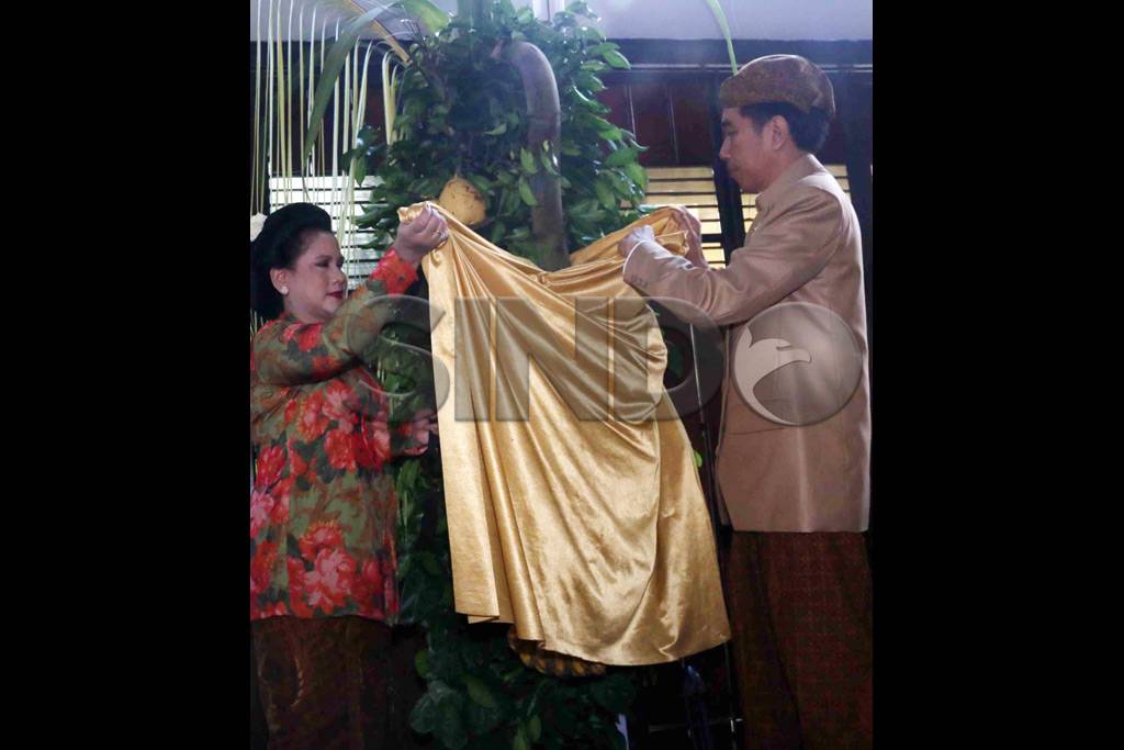 Presiden Jokowi Pasang...