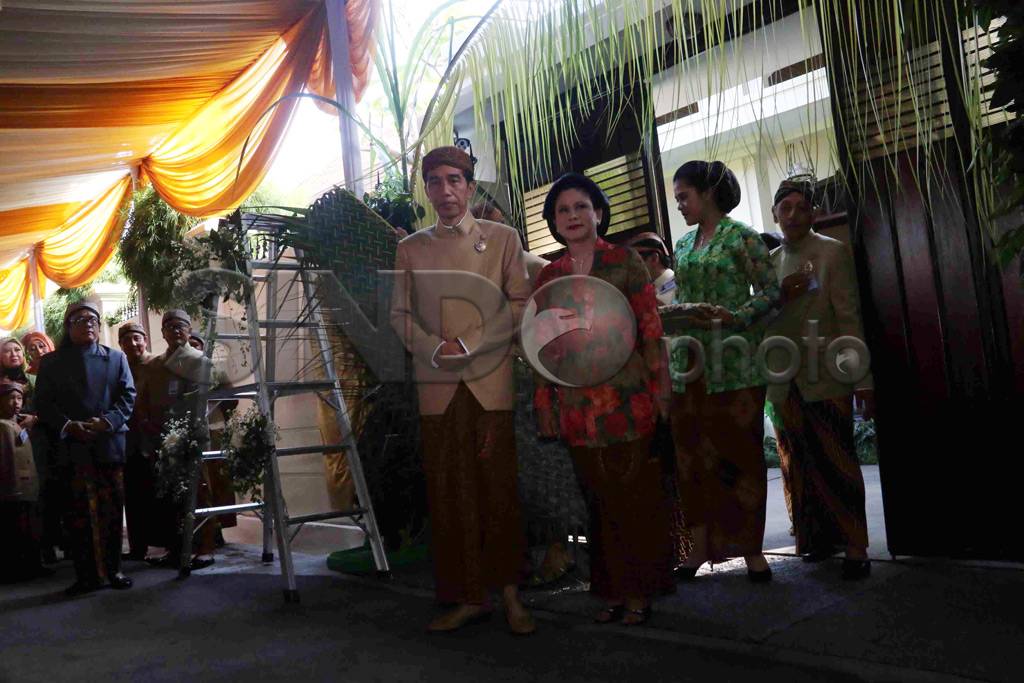 Presiden Jokowi Pasang...