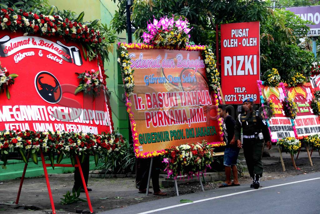 Karangan Bunga untuk...