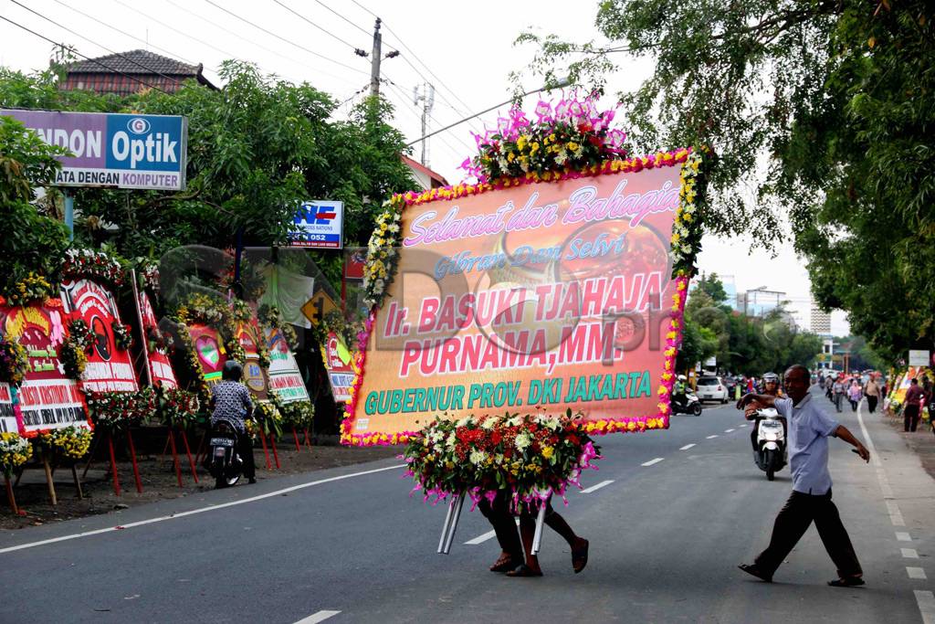 Karangan Bunga untuk...