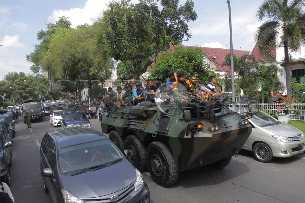 Ramai-ramai Naik Panser...
