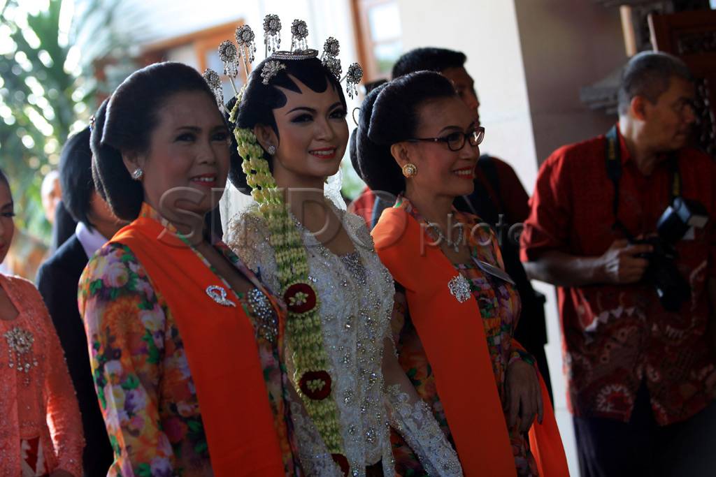 Sah Jadi Suami Istri,...