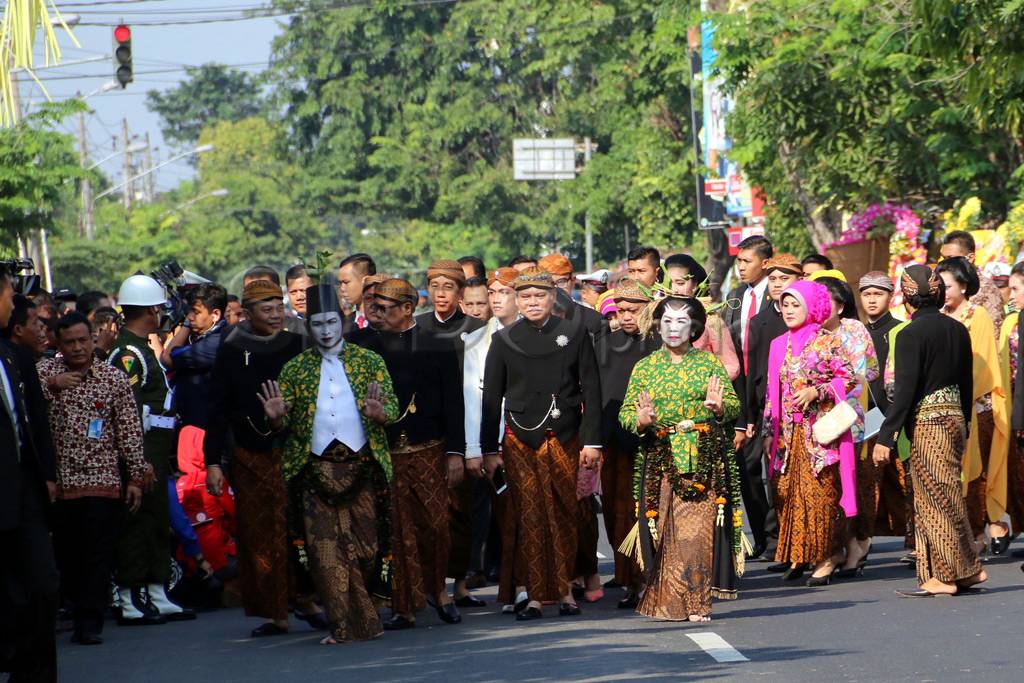 Becak Antar Jemput Tamu...