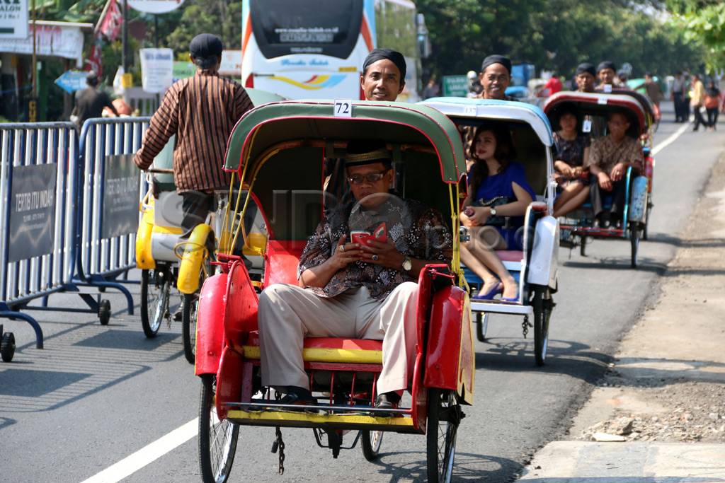 Becak Antar Jemput Tamu...