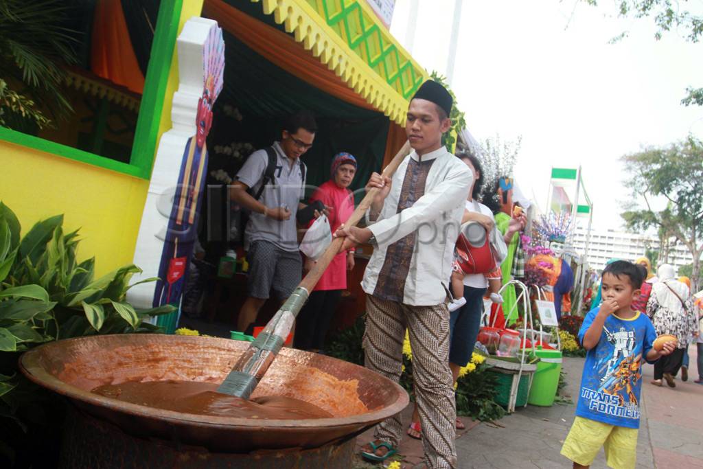 Warna Warni Payung Hiasi...