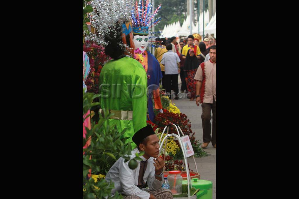Warna Warni Payung Hiasi...